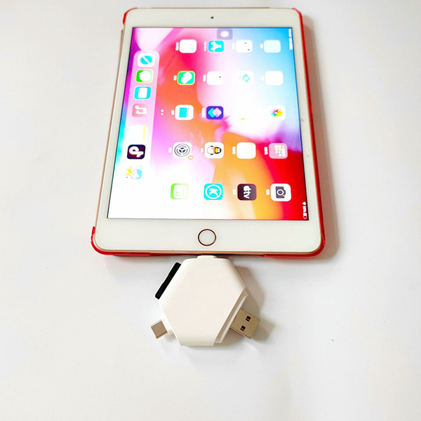 Đầu đọc thẻ từ tích hợp 3 cổng Type C, Lightning, USB đa năng 