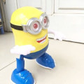 Đồ chơi robot Minion biết nhảy múa, phát nhạc, dùng pin