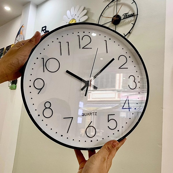 Đồng hồ treo tường 30cm Quartz kim trôi cao cấp, Màu đen viền vàng	
