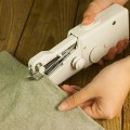 Máy khâu mini cầm tay Handy Stitch sử dụng pin tiện lợi